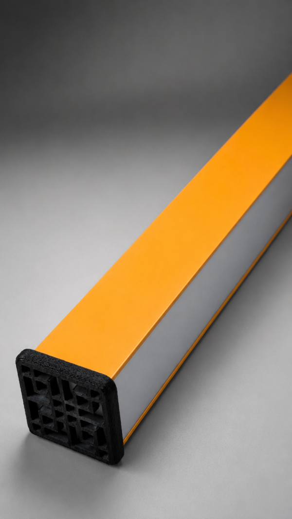Lampara LED en cuerpo color Amarillo y tapas negras
